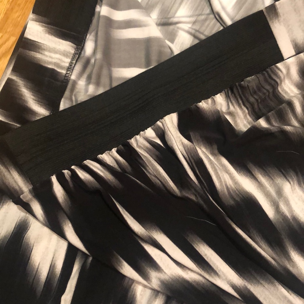 🌹Inc XL Black/White Design Wide Leg Pants Stretch - Picture 4 of 6